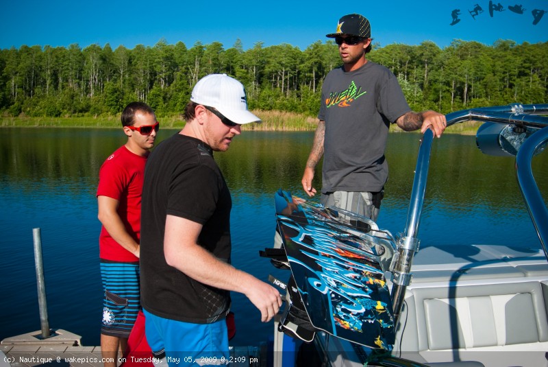 loading-up-wakeboard-boat-wakeboarding-wakeskating-photos.jpg