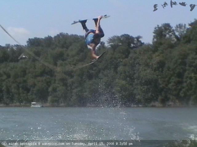 micah-hoochie-wakeboarding-wakeskating-photos.jpg